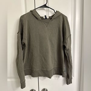 Universal thread women’s olive green lightweight sweatshirt size small